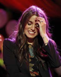 f0de49158320377 Nikki Reed   Twilight Saga Concert Tour in Chicago (Nov. 8)   30 HQ high resolution candids