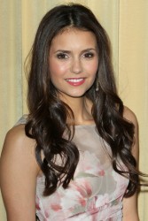 Nina Dobrev ニーナ・ドブレフ