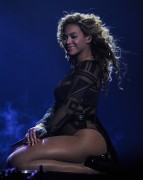Бейонсе (Beyonce) performs on stage at Ovation Hall at Revel Resort & Casino on May 26, 2012 in Atlantic City, New Jersey (14xHQ) 43ac40195533415