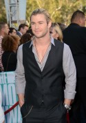 Крис Хемсворт (Chris Hemsworth) 2012 MTV Movie Awards (June 3) - 17xHQ C2ada5196640177