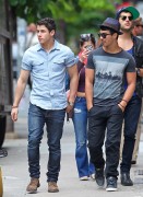 Ник Джонас (Joe, Nick Jonas) take a stroll through Soho after eating brunch at Peels in New York City on May 7th, 2012 (7xHQ) F7fd08202419146